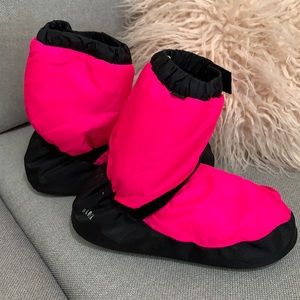 Children’s dance warm-up booties size small  pink